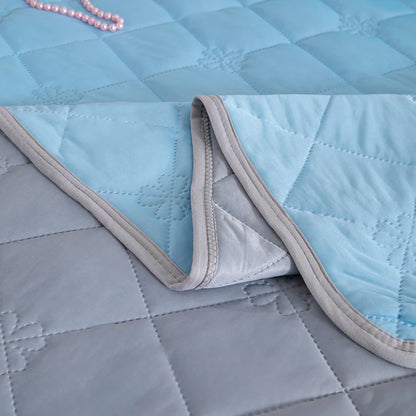 Cooling Comforter — Breathable Temperature-Regulating Blanket